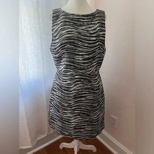 Alice + Olivia Monochrome Metallic Sleeveless Everleigh Mini Dress Size 12